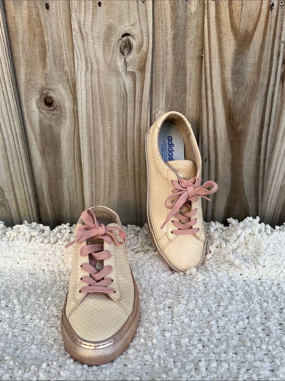 KOIO  Women’s Rose Gold with Pink Laces